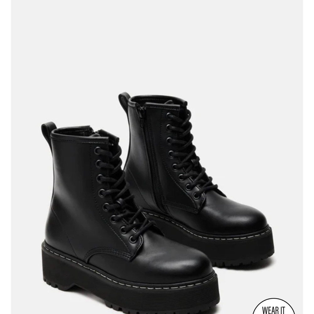 Steve Madden Betty Black combat boots. Never worn before. Box included!!!